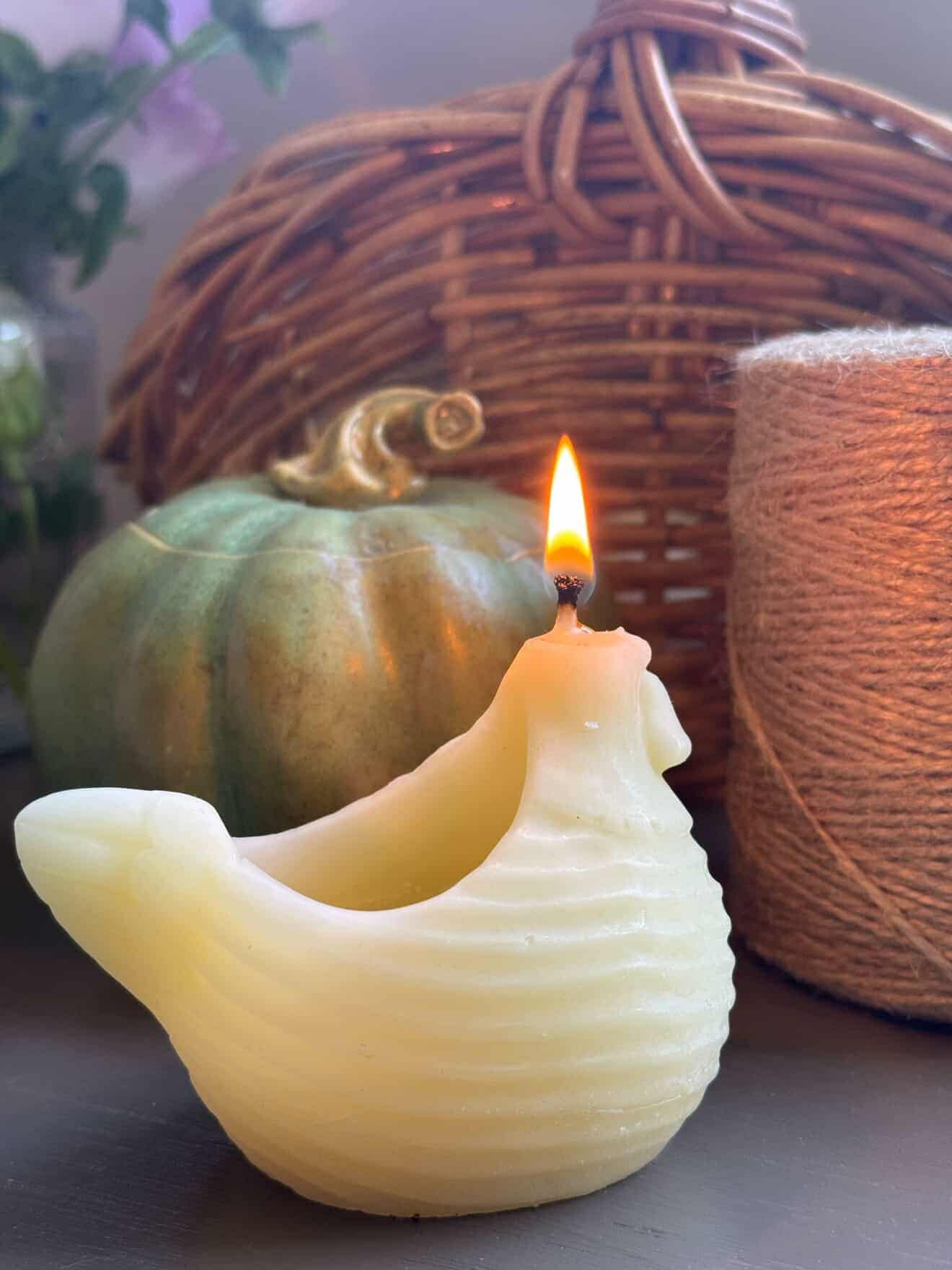 Hen Candle