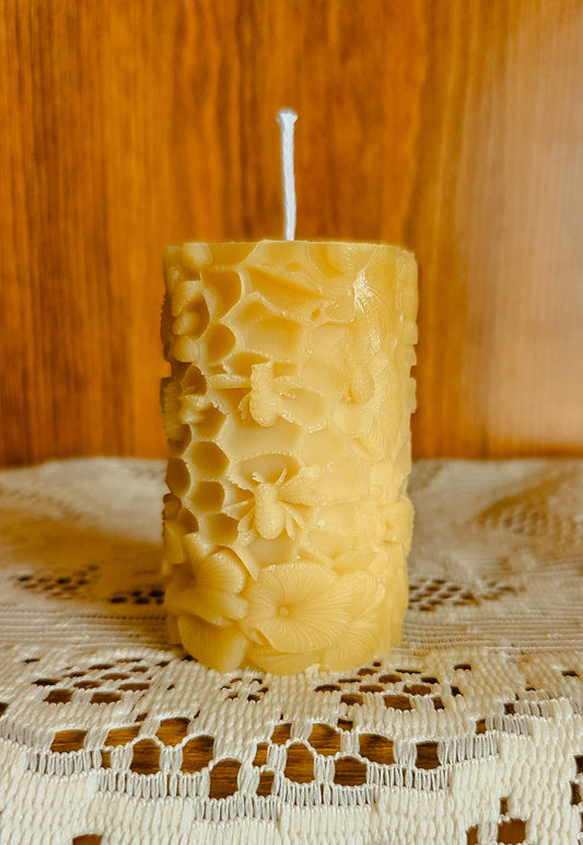 Floral bee Mini Pillar